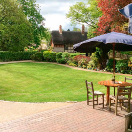 Visit Anne Hathaways Cottage and Garden with Light Lunch for Two
