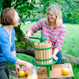 Cider Making Workshop with Lunch at the Courtneys Orchards