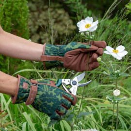 Oak Leaf Gloves Poppy Red