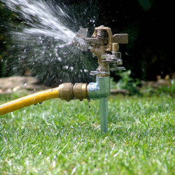 Metal Spike Pulsating Sprinkler