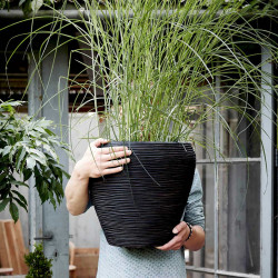 Deluxe Tapered Round Vase Rib Black